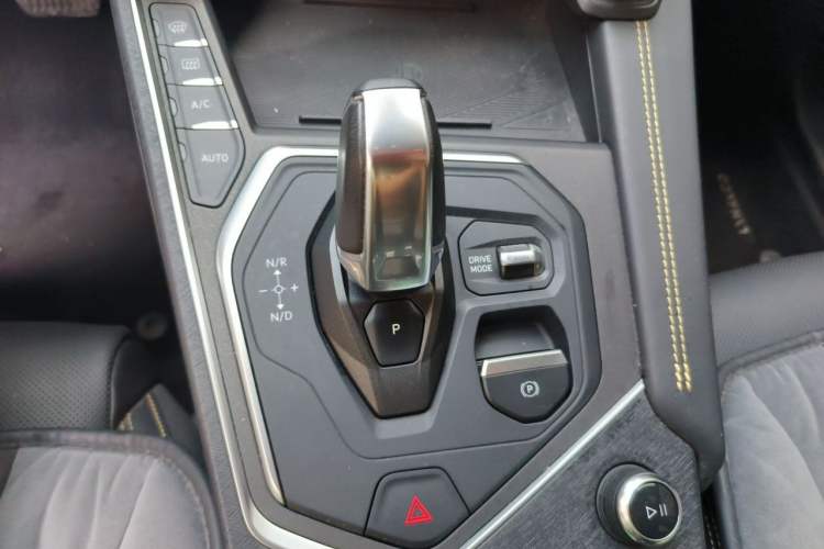 Used Lynk & Co 01 2023 2.0TD Two-Wheel Drive Pro Trim Gear Lever