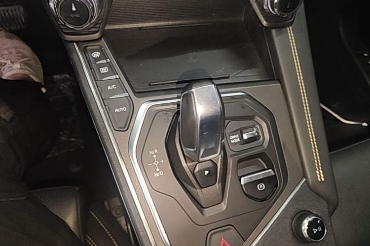 Used Lynk & Co 01 2023 2.0TD Two-Wheel Drive Pro Trim Gear Lever