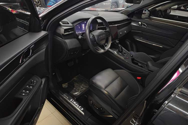 Used Lynk & Co 01 2023 2.0TD Four-Wheel Drive Dark Night Edition Interior 2