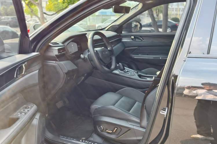 Used Lynk & Co 01 2023 2.0TD Four-Wheel Drive Dark Night Edition Interior 2