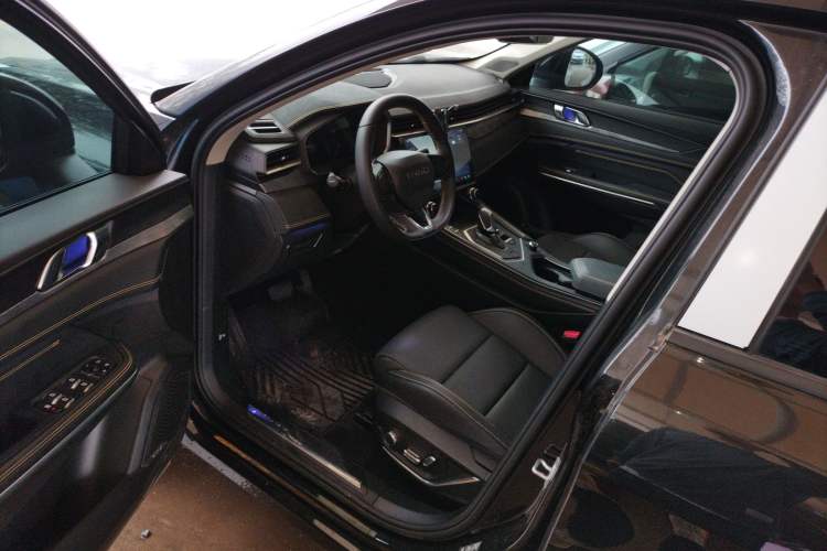 Used Lynk & Co 01 2023 2.0TD Two-Wheel Drive Pro Trim Interior 3