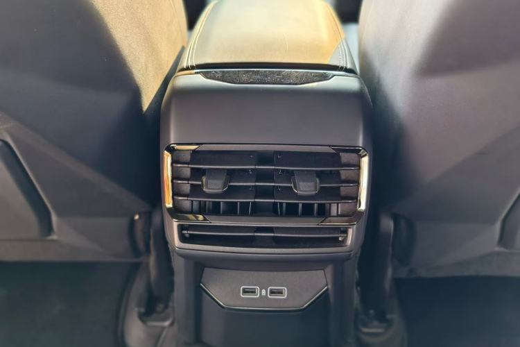 Used Lynk & Co 01 2023 2.0TD Four-Wheel Drive Dark Night Edition Interior 9