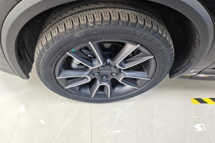 Used Lynk & Co 01 2023 2.0TD Two-Wheel Drive Pro Trim Left Front Wheel Hub