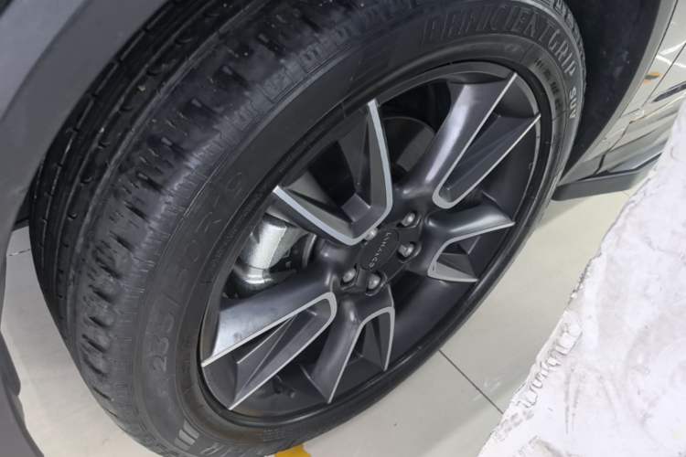 Used Lynk & Co 01 2023 2.0TD Two-Wheel Drive Pro Trim Left Front Wheel Hub