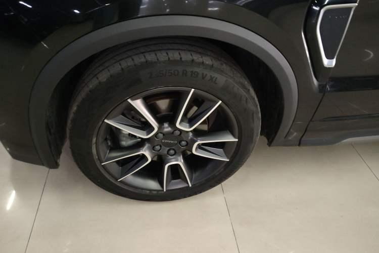 Used Lynk & Co 01 2023 2.0TD Two-Wheel Drive Pro Trim Left Front Wheel Hub