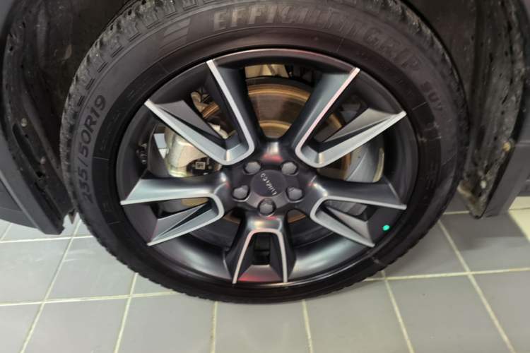 Used Lynk & Co 01 2023 2.0TD Two-Wheel Drive Pro Trim Left Front Wheel Hub