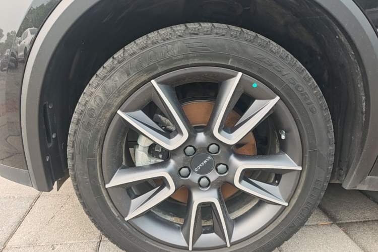 Used Lynk & Co 01 2023 2.0TD Two-Wheel Drive Pro Trim Left Front Wheel Hub