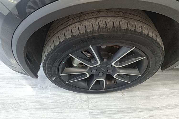 Used Lynk & Co 01 2023 2.0TD Two-Wheel Drive Pro Trim Left Front Wheel Hub