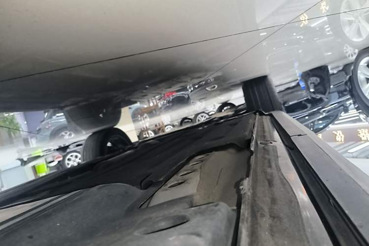 Used Lynk & Co 01 2023 2.0TD Two-Wheel Drive Pro Trim Left Side Sill