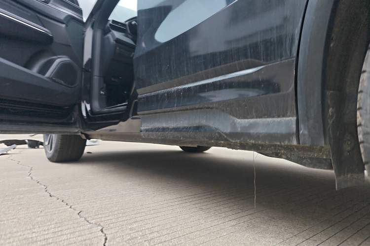 Used Lynk & Co 01 2023 1.5TD EM-F PM Left Side Sill