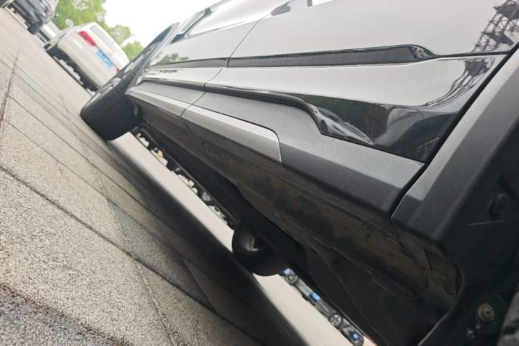Used Lynk & Co 01 2023 2.0TD Two-Wheel Drive Pro Trim Left Side Sill