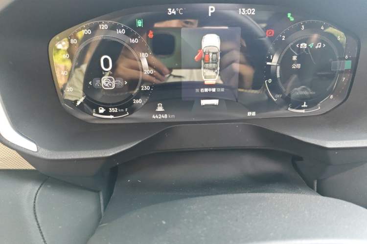 Used Lynk & Co 01 2023 2.0TD Two-Wheel Drive Pro Trim Odometer Close Up