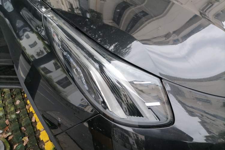 Used Lynk & Co 01 2023 2.0TD Two-Wheel Drive Pro Trim Right Front Headlight