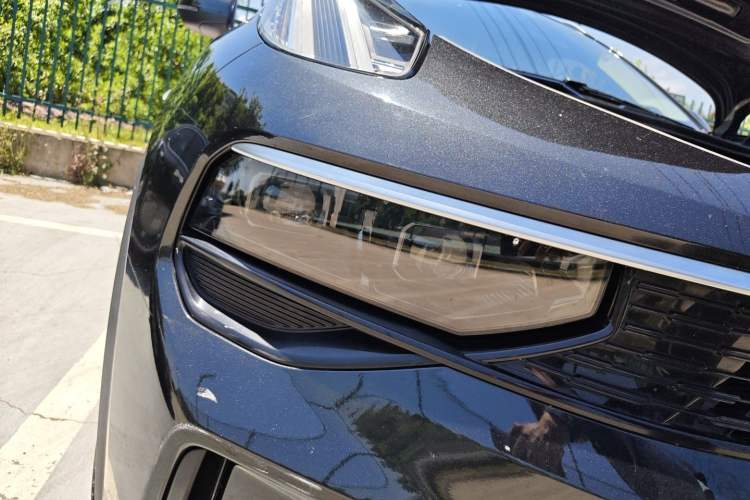 Used Lynk & Co 01 2023 2.0TD Two-Wheel Drive Pro Trim Right Front Headlight