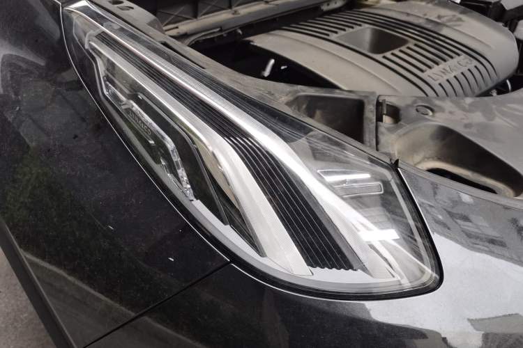 Used Lynk & Co 01 2023 2.0TD Two-Wheel Drive Pro Trim Right Front Headlight