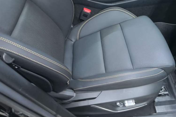 Used Lynk & Co 01 2023 2.0TD Two-Wheel Drive Pro Trim Right Front Seat