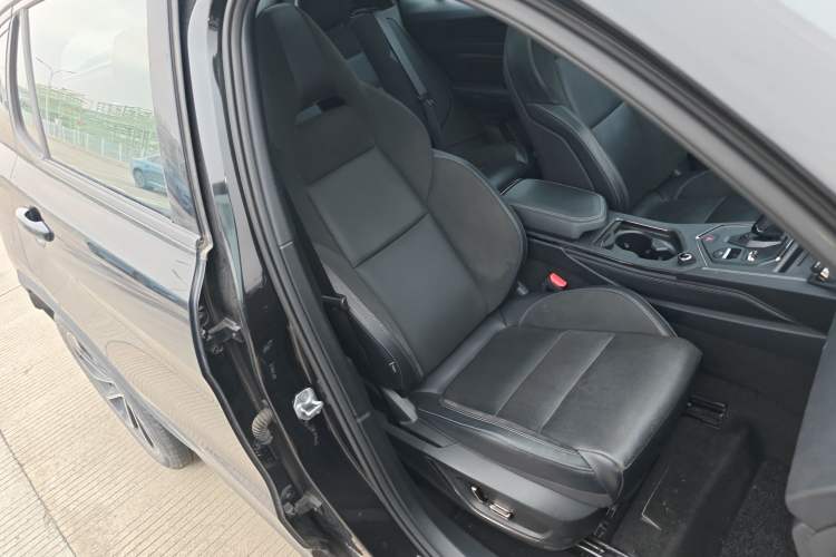 Used Lynk & Co 01 2023 1.5TD EM-F PM Right Front Seat