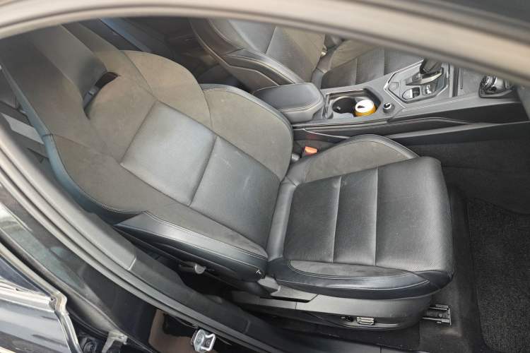 Used Lynk & Co 01 2023 1.5TD EM-F PM Right Front Seat