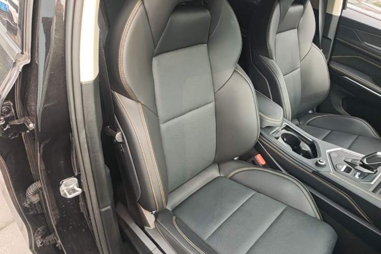 Used Lynk & Co 01 2023 2.0TD Two-Wheel Drive Pro Trim Right Front Seat