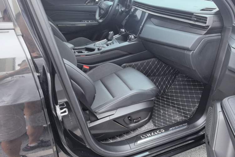 Used Lynk & Co 01 2023 2.0TD Four-Wheel Drive Dark Night Edition Right Front Seat
