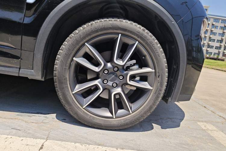 Used Lynk & Co 01 2023 2.0TD Two-Wheel Drive Pro Trim Right Front Wheel Hub