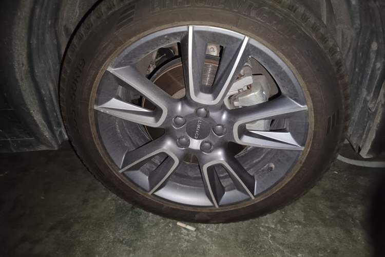 Used Lynk & Co 01 2023 2.0TD Two-Wheel Drive Pro Trim Right Front Wheel Hub