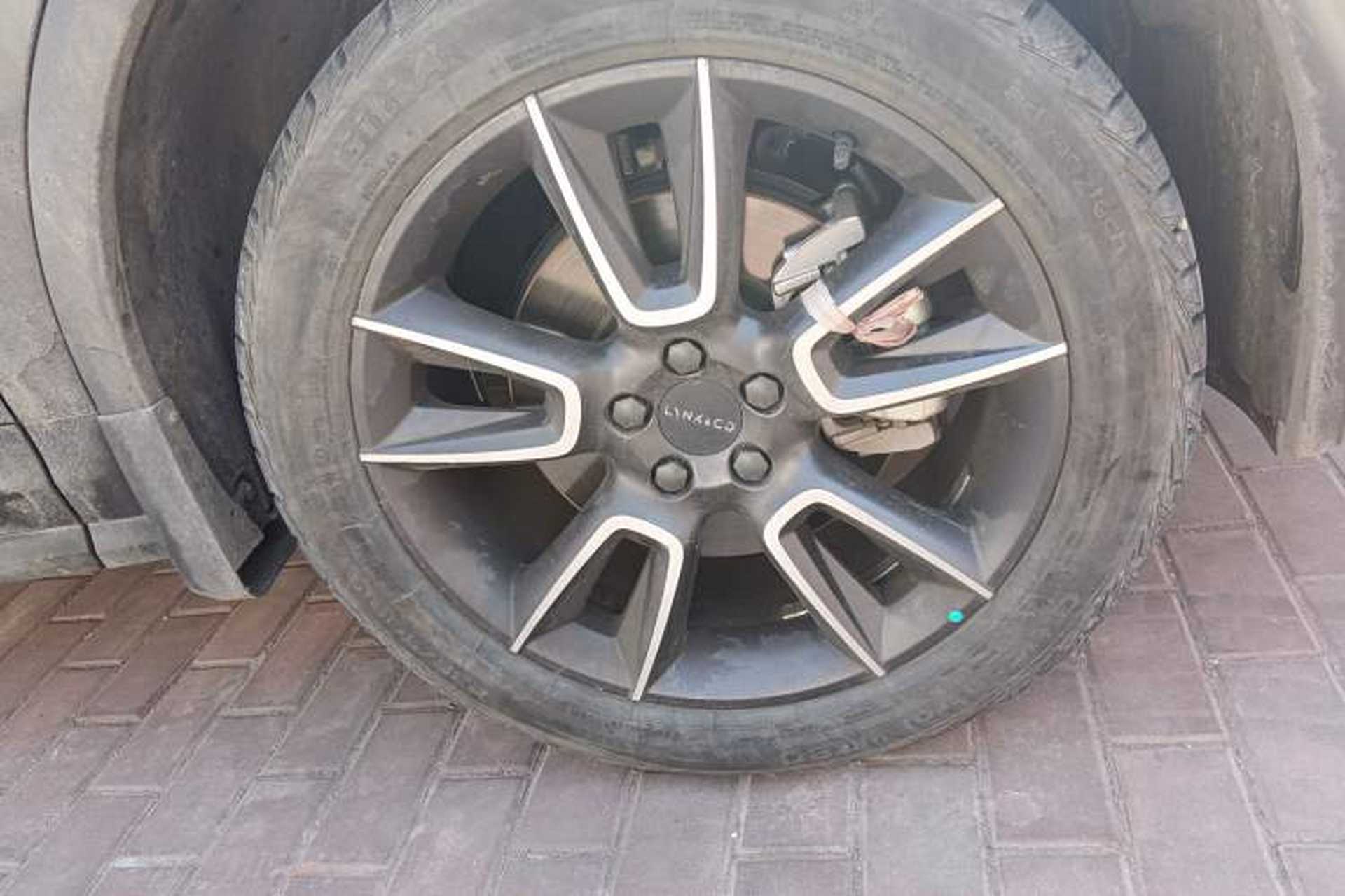Used Lynk & Co 01 2023 2.0TD Two-Wheel Drive Pro Trim Right Front Wheel Hub