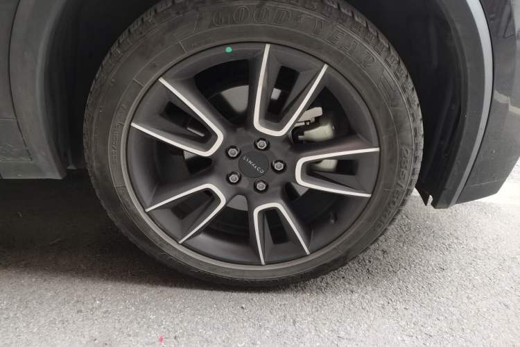 Used Lynk & Co 01 2023 2.0TD Two-Wheel Drive Pro Trim Right Front Wheel Hub