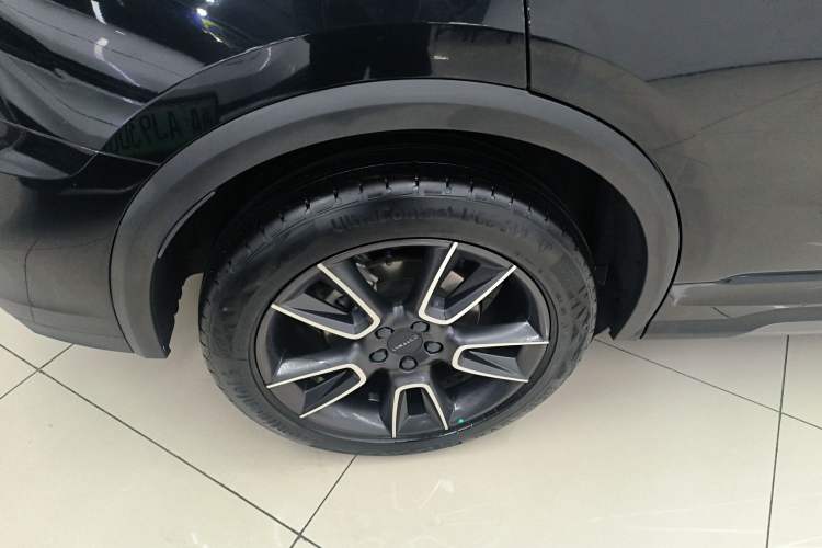 Used Lynk & Co 01 2023 2.0TD Two-Wheel Drive Pro Trim Right Rear Wheel Hub