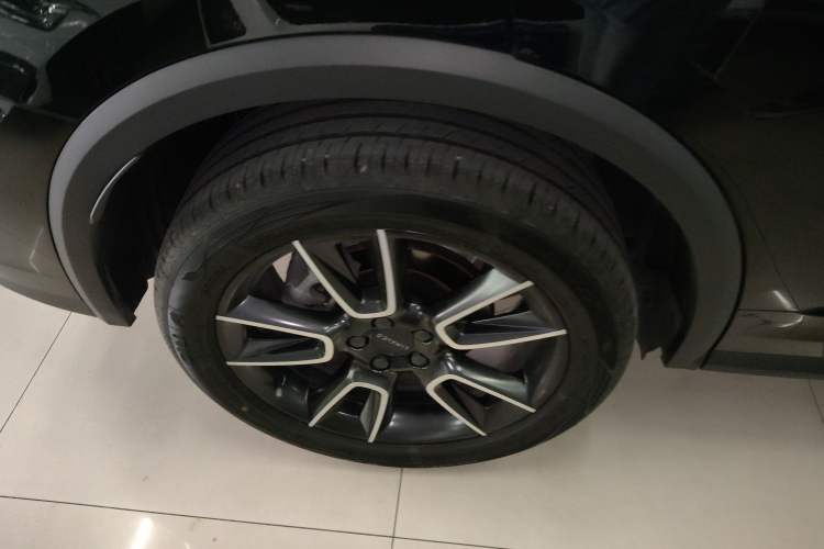 Used Lynk & Co 01 2023 2.0TD Two-Wheel Drive Pro Trim Right Rear Wheel Hub