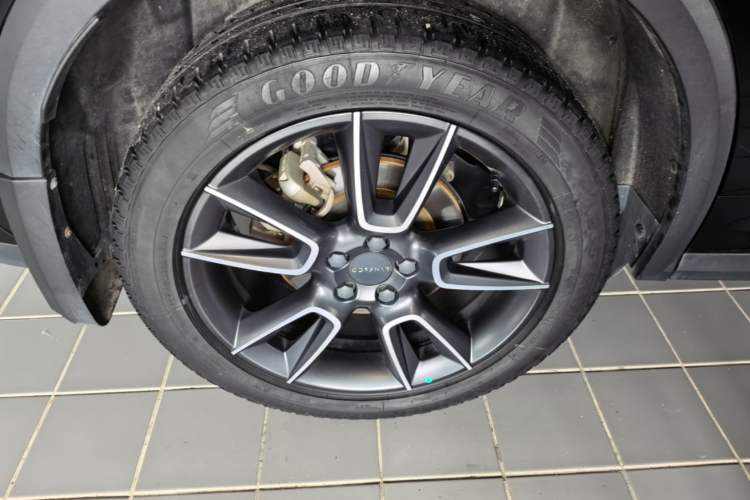 Used Lynk & Co 01 2023 2.0TD Two-Wheel Drive Pro Trim Right Rear Wheel Hub