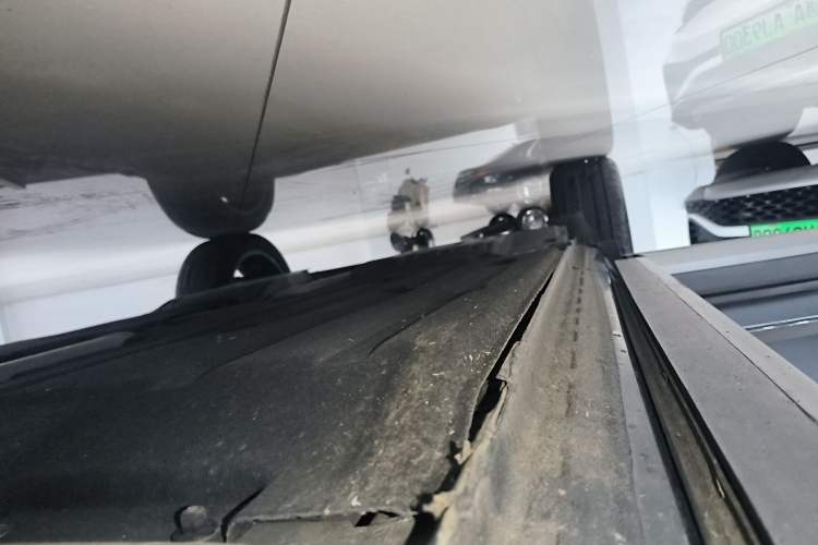 Used Lynk & Co 01 2023 2.0TD Two-Wheel Drive Pro Trim Right Side Sill