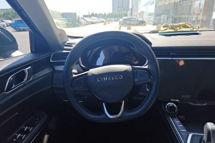 Used Lynk & Co 01 2023 2.0TD Two-Wheel Drive Pro Trim Steering Wheel