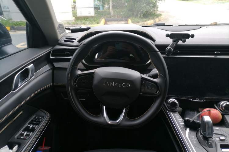 Used Lynk & Co 01 2023 2.0TD Two-Wheel Drive Pro Trim Steering Wheel