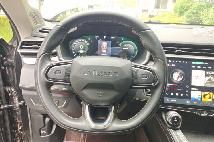 Used Lynk & Co 01 2023 2.0TD Two-Wheel Drive Pro Trim Steering Wheel