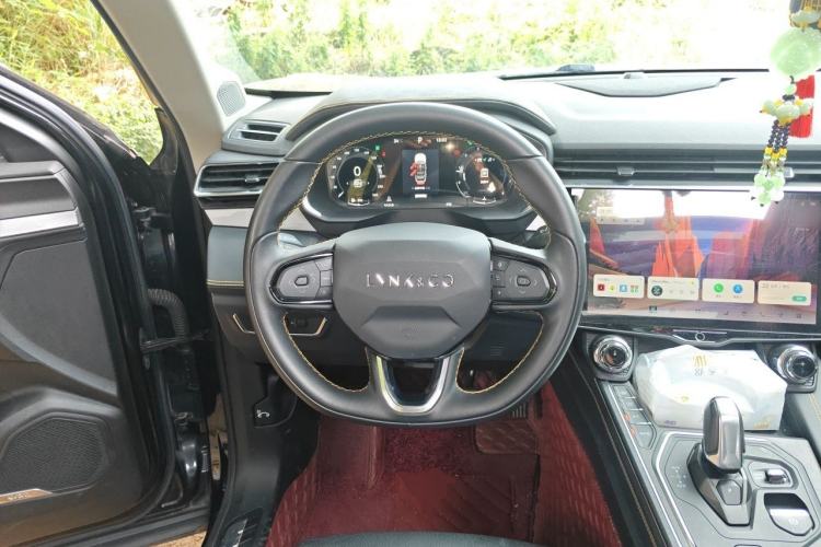 Used Lynk & Co 01 2023 2.0TD Two-Wheel Drive Pro Trim Steering Wheel