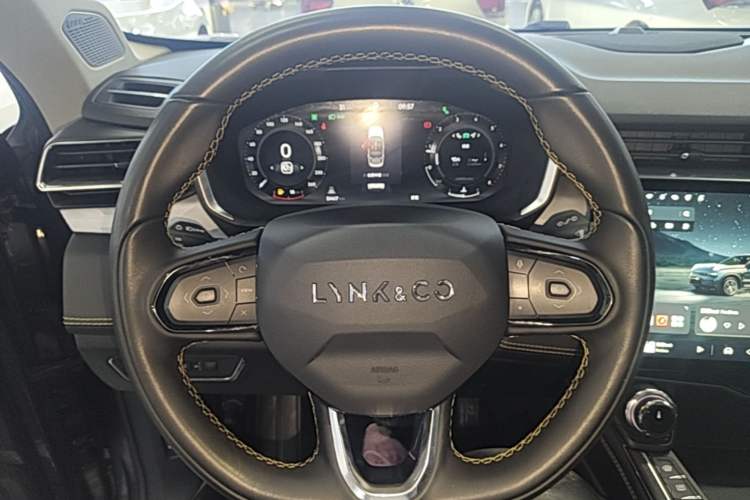 Used Lynk & Co 01 2023 2.0TD Two-Wheel Drive Pro Trim Steering Wheel
