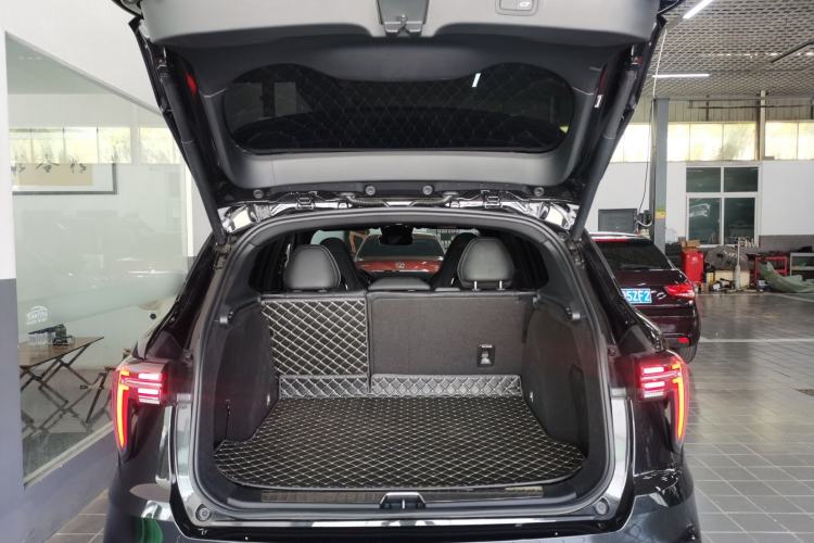 Used Lynk & Co 01 2023 2.0TD Four-Wheel Drive Dark Night Edition Trunk
