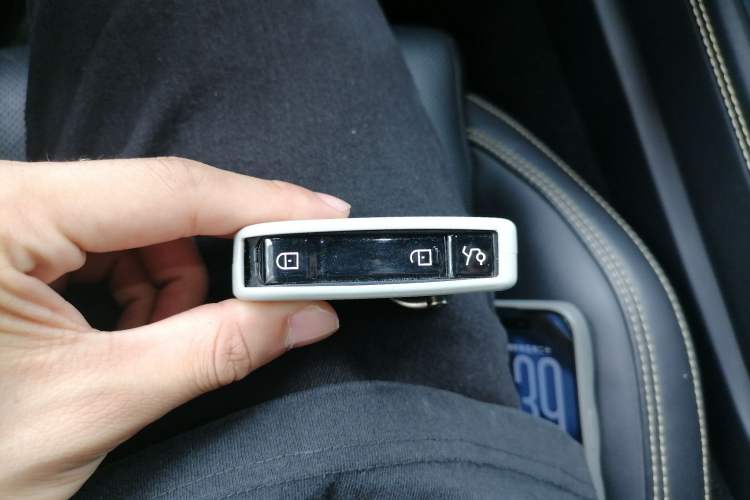 Used Lynk & Co 01 2023 2.0TD Two-Wheel Drive Pro Trim Vehicle Key