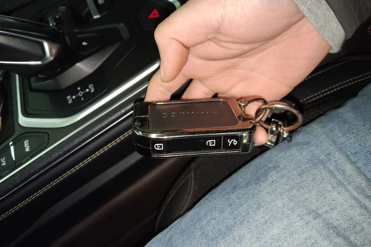 Used Lynk & Co 01 2023 2.0TD Two-Wheel Drive Pro Trim Vehicle Key