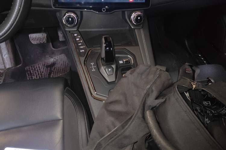Used Lynk & Co 01 2023 1.5TD EM-F PM Gear Lever