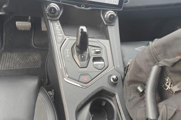 Used Lynk & Co 01 2023 1.5TD EM-F PM Gear Lever