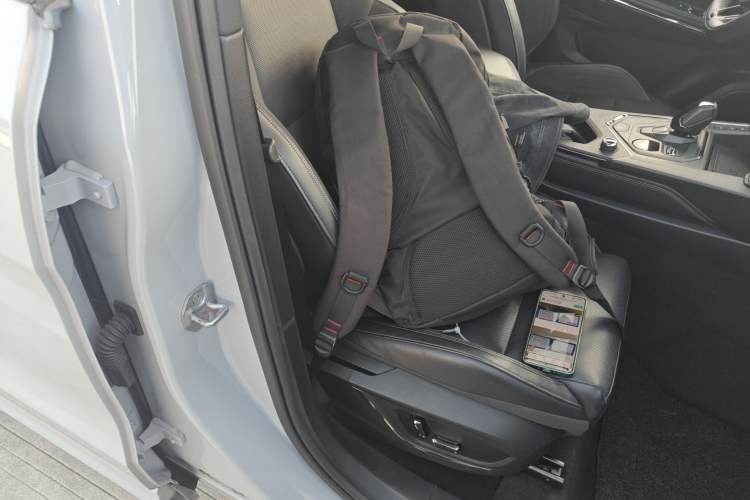 Used Lynk & Co 01 2023 1.5TD EM-F PM Right Front Seat