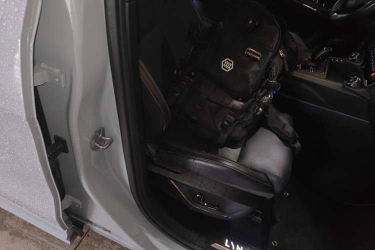 Used Lynk & Co 01 2023 1.5TD EM-F PM Right Front Seat