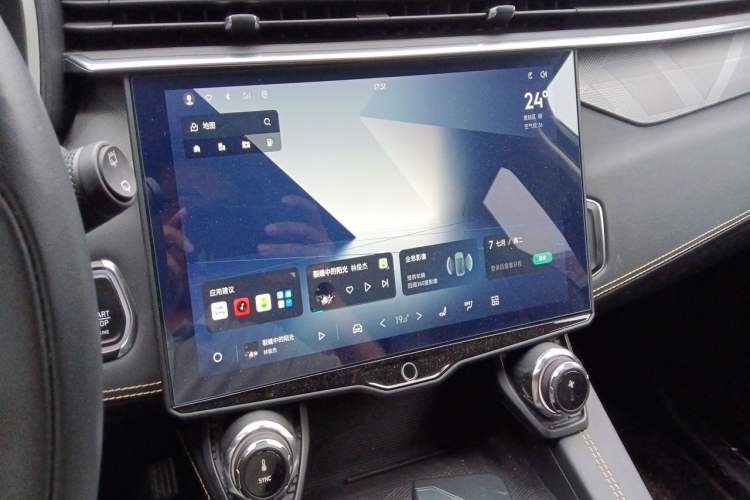 Used Lynk & Co 01 2023 2.0TD Two-Wheel Drive Pro Trim Audio And AC Panel