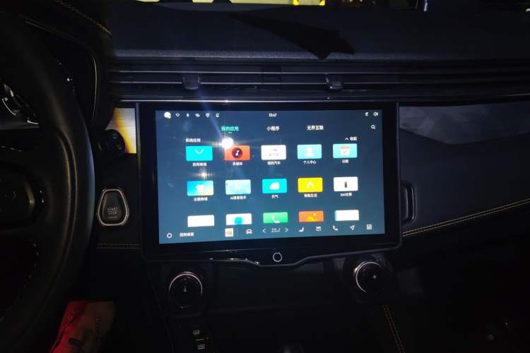 Used Lynk & Co 01 2023 2.0TD Two-Wheel Drive Pro Trim Audio And AC Panel