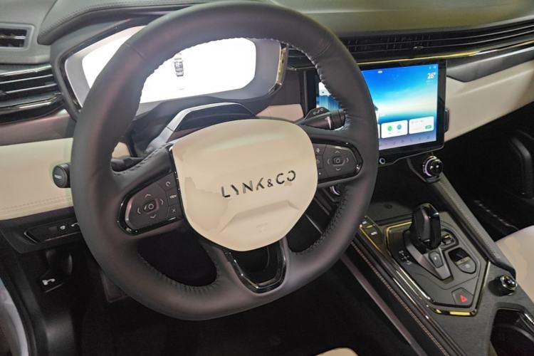 Used Lynk & Co 01 2023 1.5TD EM-F Dawn Center Console