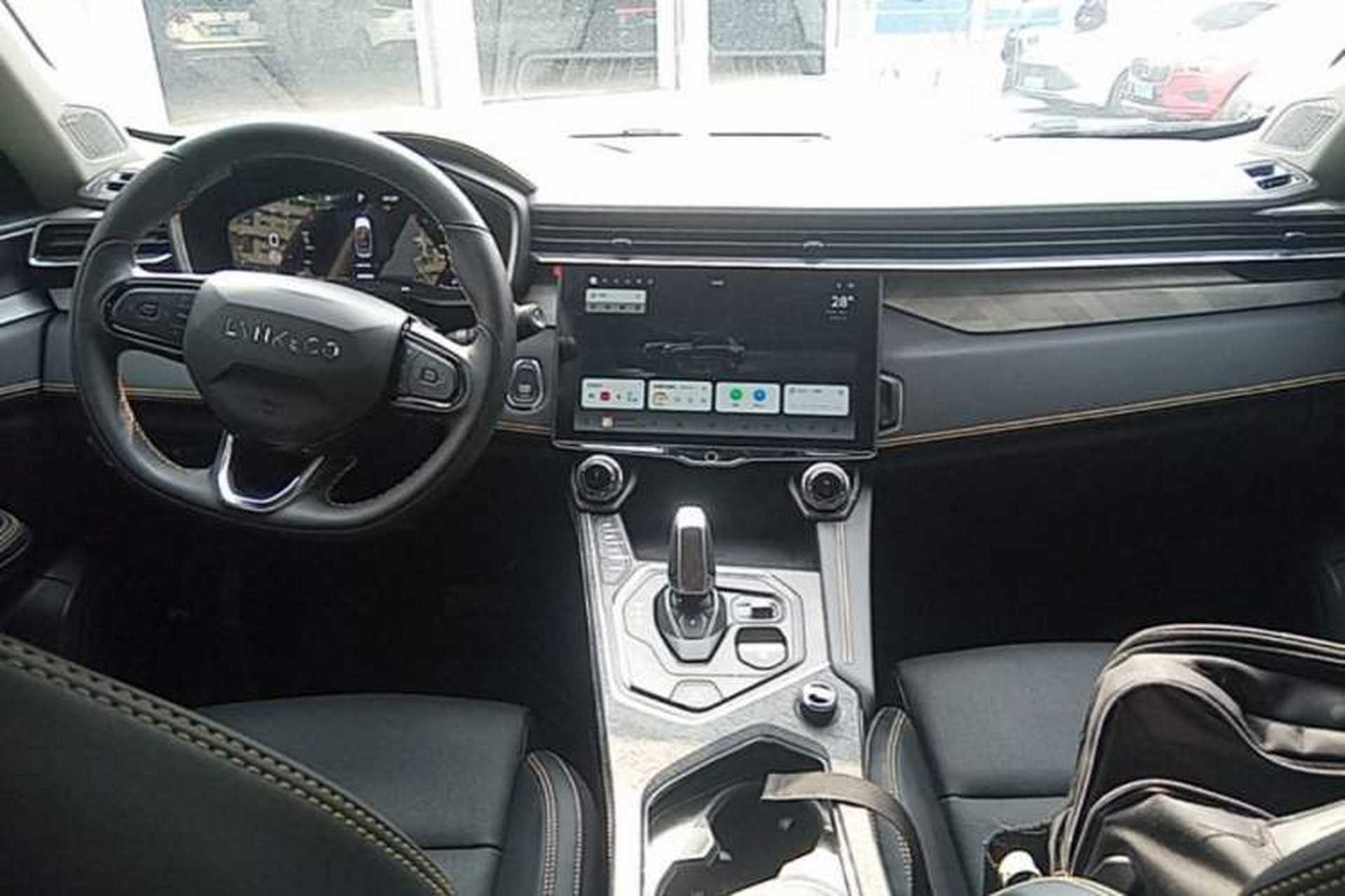 Used Lynk & Co 01 2023 2.0TD Two-Wheel Drive Pro Trim Center Console