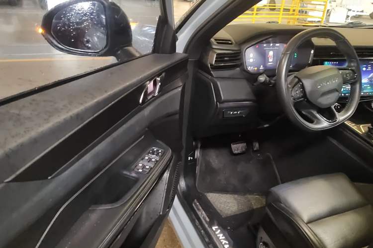 Used Lynk & Co 01 2023 1.5TD EM-F PM Driver Seat