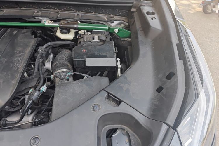 Used Lynk & Co 01 2023 2.0TD Two-Wheel Drive Pro Trim Engine Bay Left